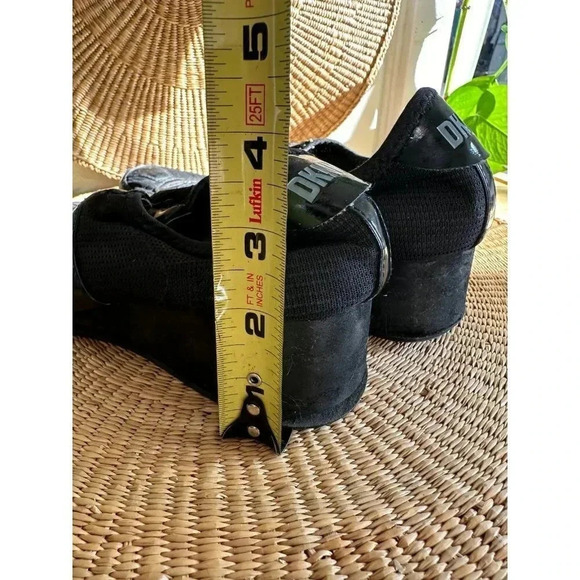 DKNY Women’s size 8 black wedge shoes - Picture 9 of 9